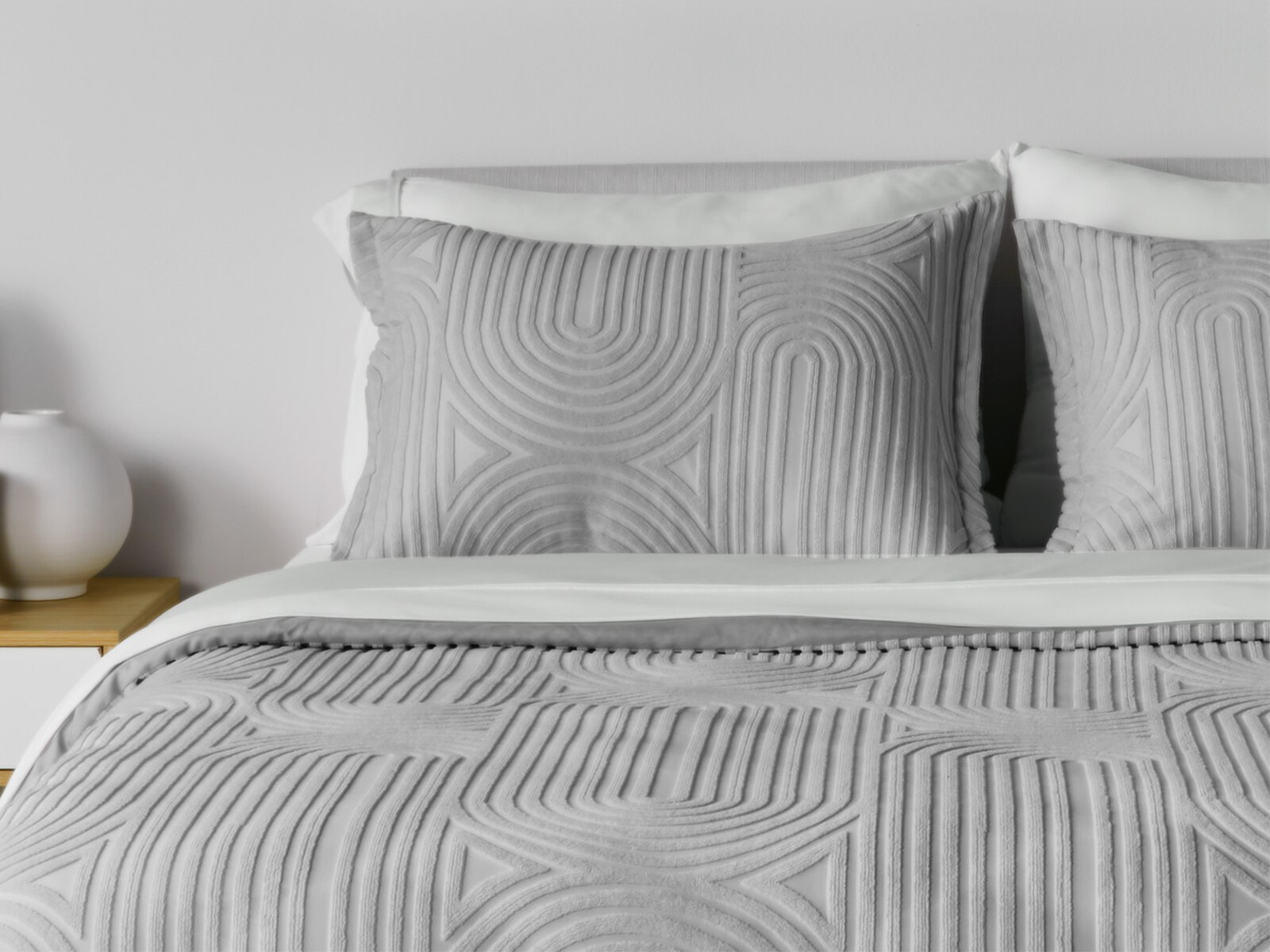 Simple Gray Bedding Sets