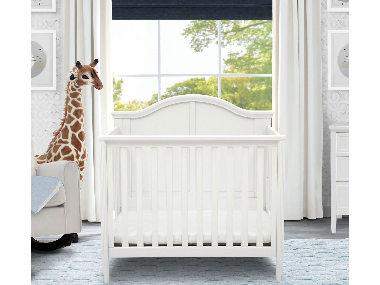 Parker Mini Convertible Crib w/ Mattress & Sheets